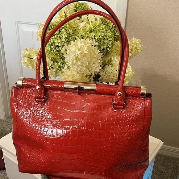 Kate Spade Red/Orange Knightsbridge Constance Shoulder Bag Comes with/care card.